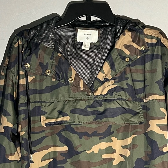Forever 21 - Camo Pullover/ Jacket - Picture 4 of 9